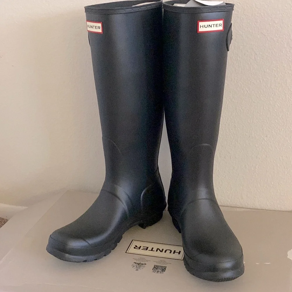 Brand New, still in box Hunter Boots Black, women’s size 10. - Picture 1 of 4